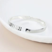 Load image into Gallery viewer, Silver Plated Scallop Embossed Bangle
