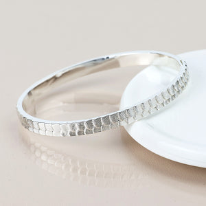 Silver Plated Scallop Embossed Bangle