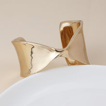 Load image into Gallery viewer, Golden Wide Twist Front Bangle
