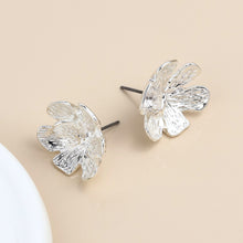 Load image into Gallery viewer, Silver Plated Floral Bloom Earrings
