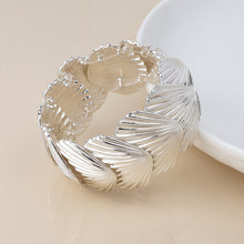 Load image into Gallery viewer, Silver Plated Stretch Clam Shell Bracelet
