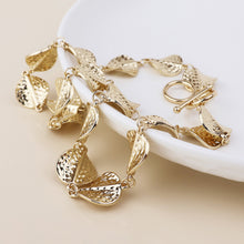 Load image into Gallery viewer, Ivy Twist Necklace - Imitation Gold Plate
