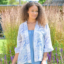 Load image into Gallery viewer, Blue/White Floral Outline Kimono
