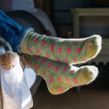 Load image into Gallery viewer, Green &amp; Pink Flower &amp; Heart Socks
