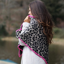Load image into Gallery viewer, Triangle Leopard Print Scarf
