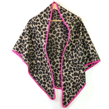Load image into Gallery viewer, Triangle Leopard Print Scarf
