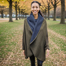 Load image into Gallery viewer, Sleeveless Reversible Jacket - Green/Navy
