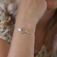 Load image into Gallery viewer, Heart Clip Bangle
